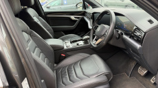 Volkswagen Touareg 3.0 V6 TDI 4Motion Black Edition 5dr Tip Auto Diesel Estate